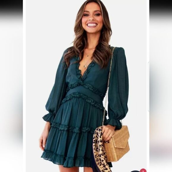 MEDIUM Green Ruffle Open Back Long Sleeve Dress BOHO NWOT - Picture 1 of 14